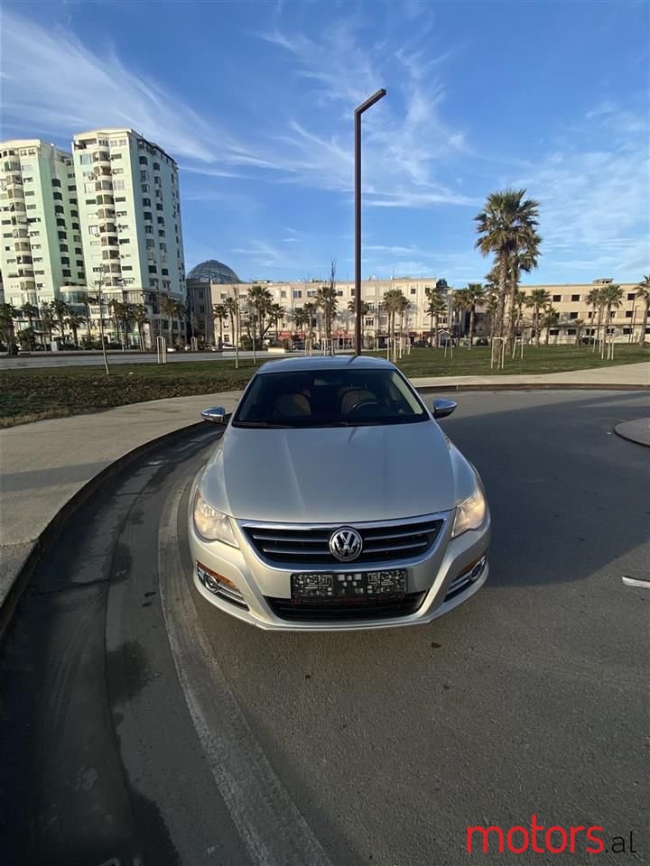 2009' Volkswagen Passat photo #3