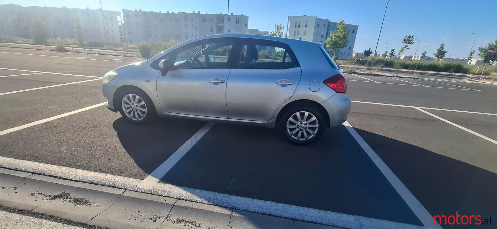 2008' Toyota Auris photo #1