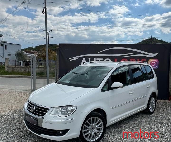 2008' Volkswagen Touran photo #2