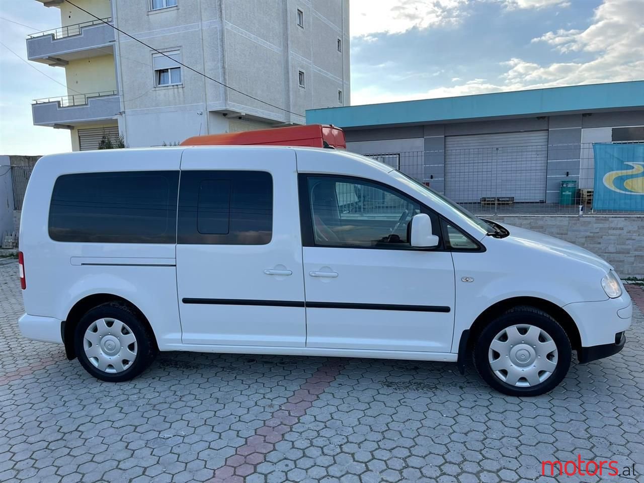 2008' Volkswagen Caddy photo #5