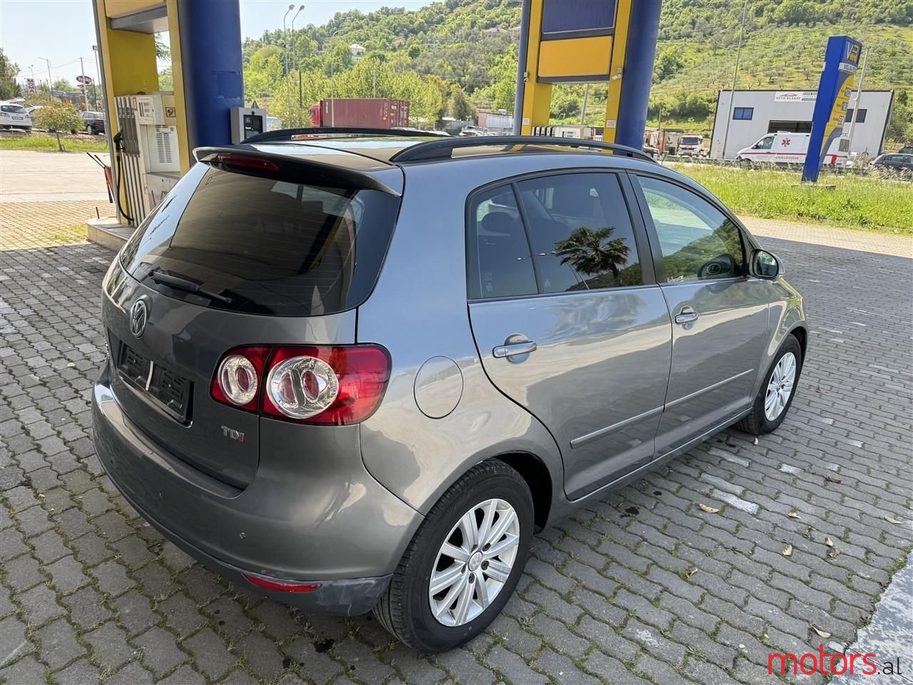 2010' Volkswagen Golf photo #5