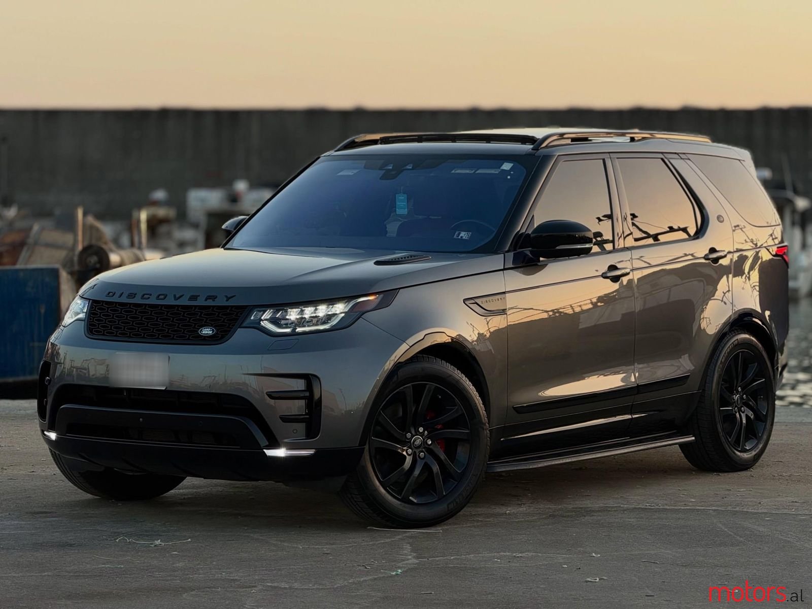 2017' Land Rover Discovery photo #5