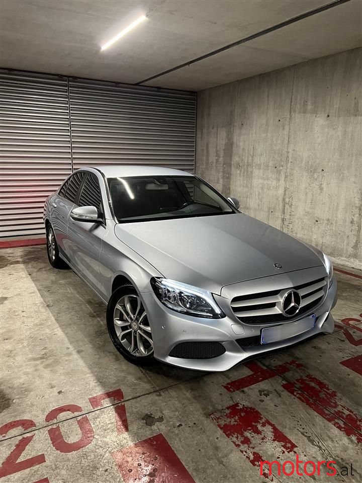 2015' Mercedes-Benz 220 photo #1