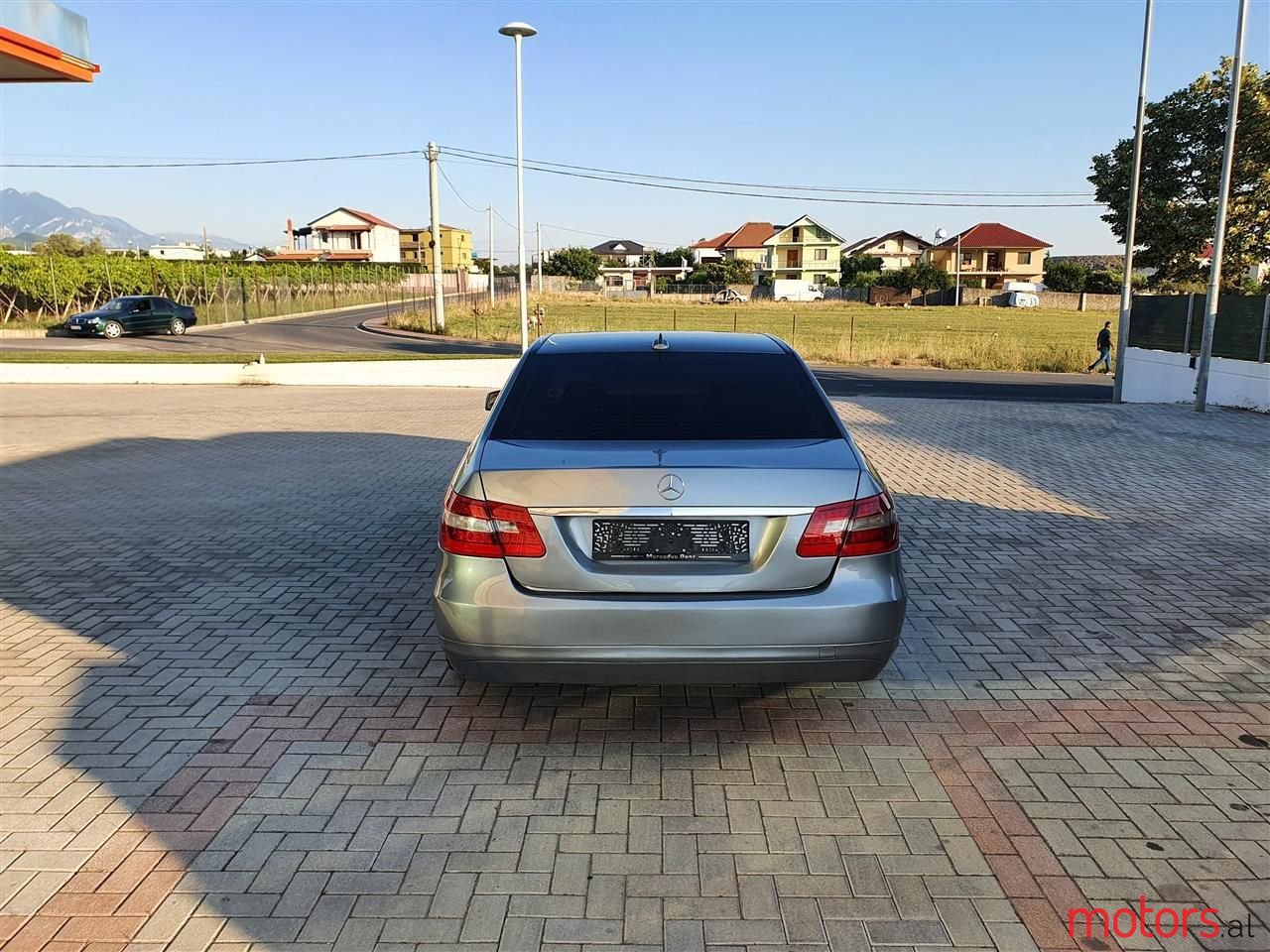 2011' Mercedes-Benz E 220 photo #5
