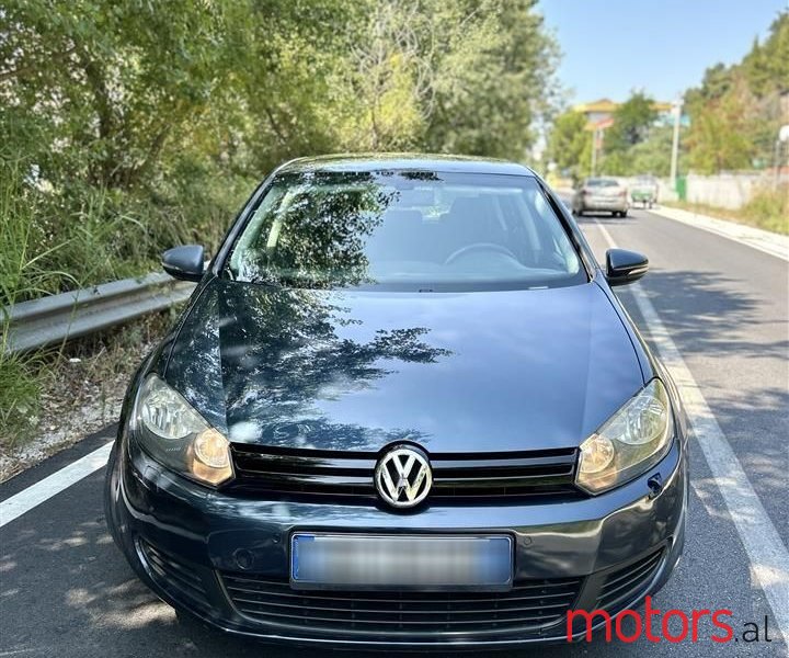 2009' Volkswagen Golf photo #2