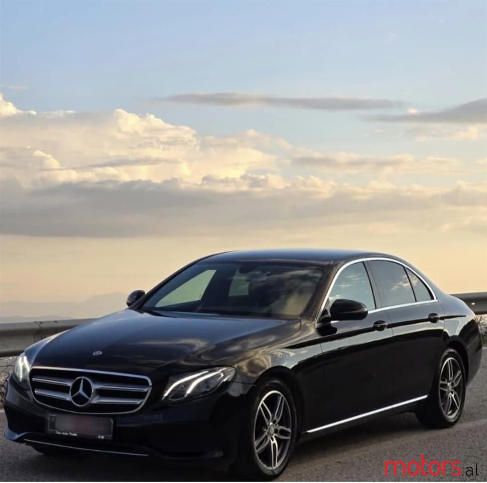 2017' Mercedes-Benz E 220 photo #1