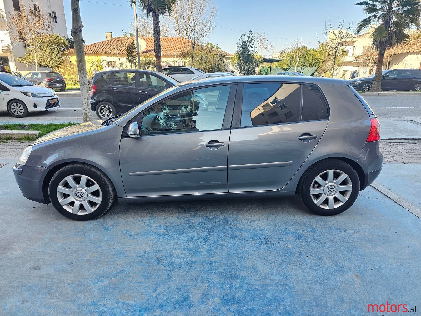 2005' Volkswagen Golf photo #3
