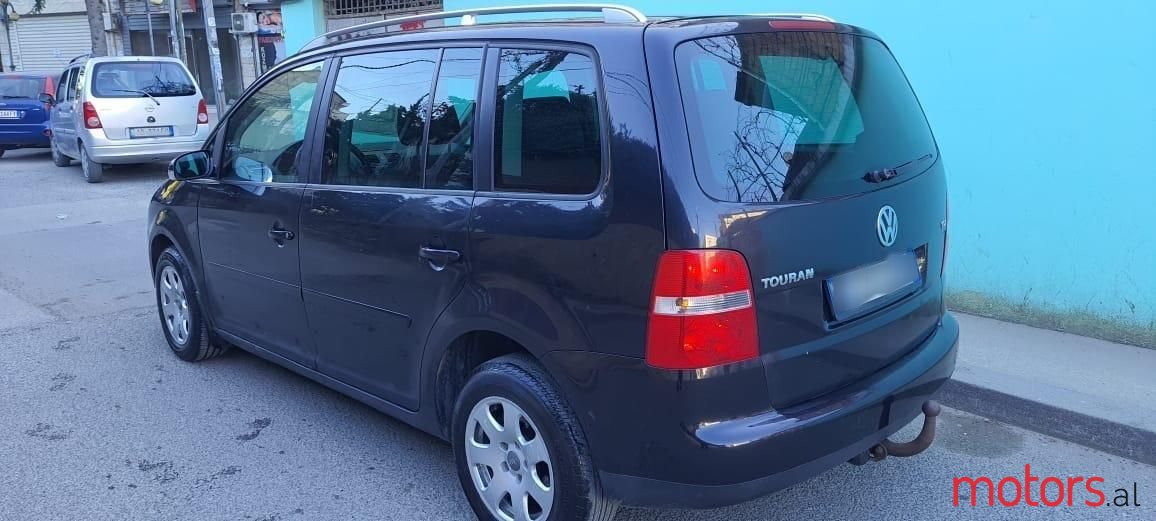 2005' Volkswagen Touran photo #3