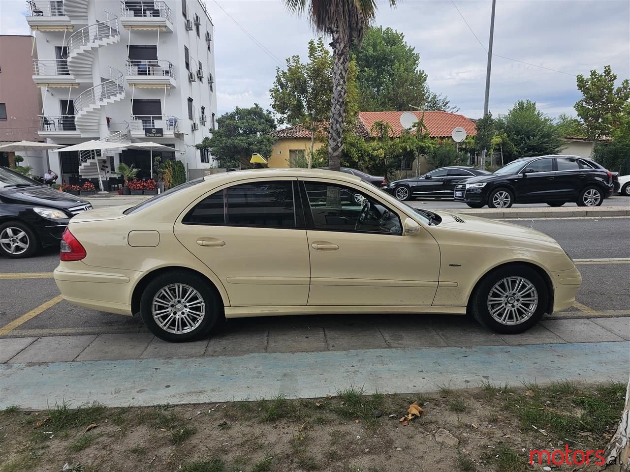 2009' Mercedes-Benz E 200 photo #2