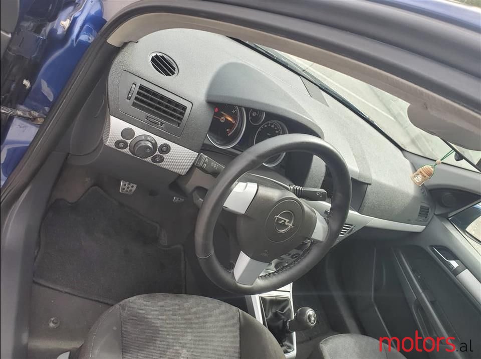 2005' Opel Astra photo #4