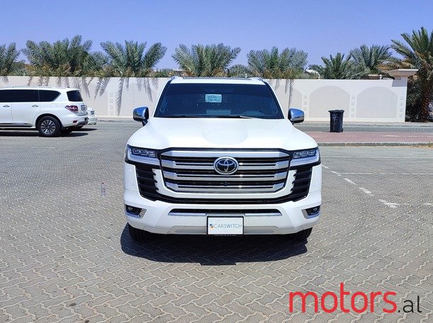 2022' Toyota Land Cruiser photo #2
