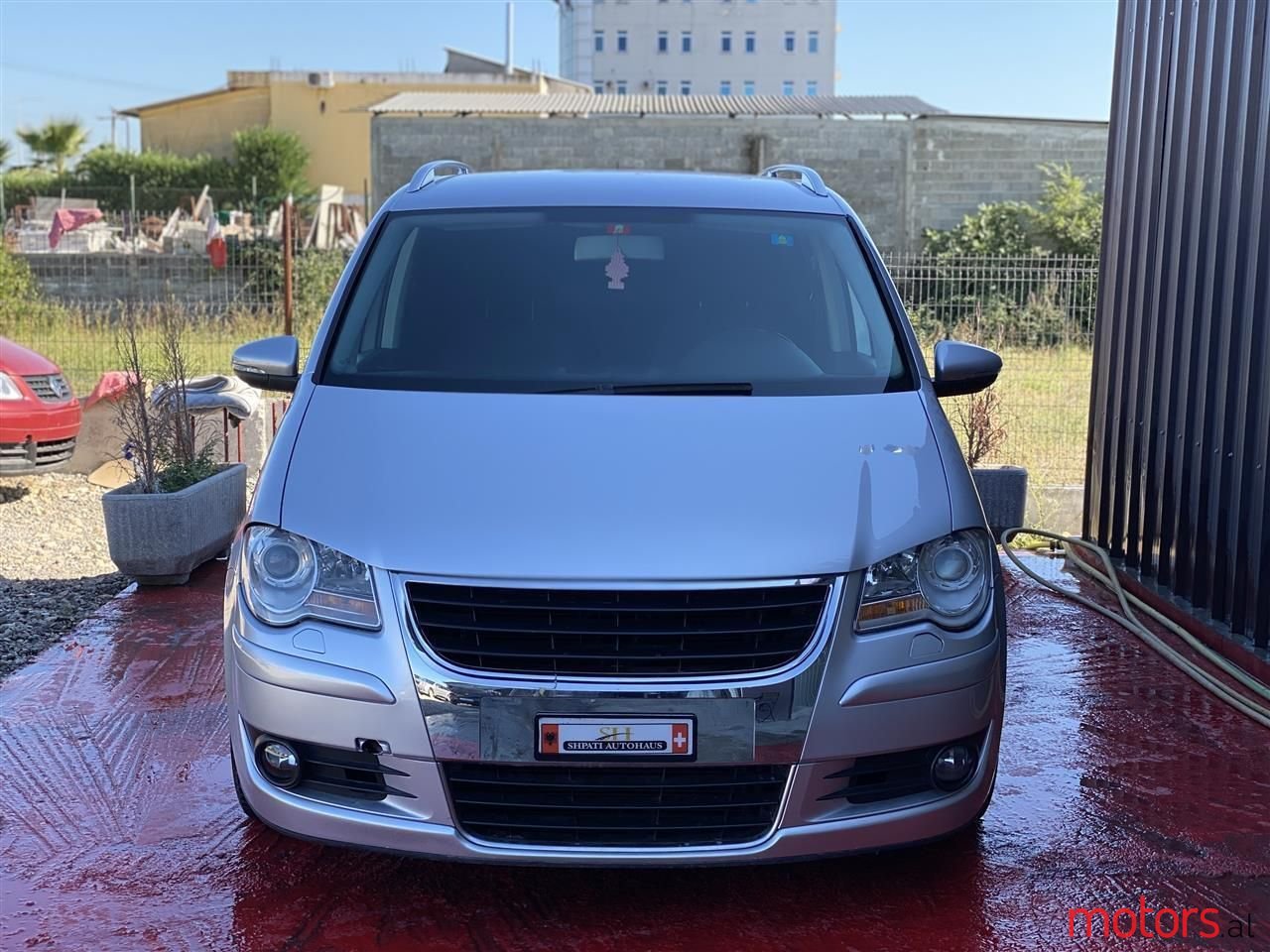 2005' Volkswagen Touran photo #2