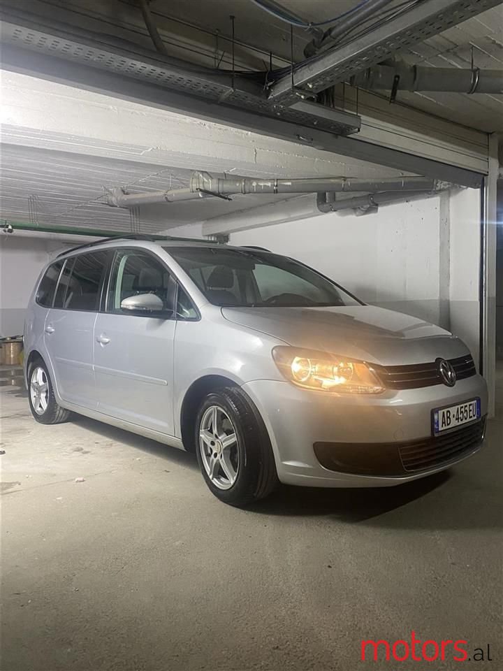 2010' Volkswagen Touran photo #1