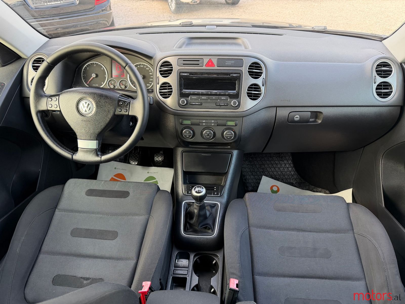 2009' Volkswagen Tiguan photo #2