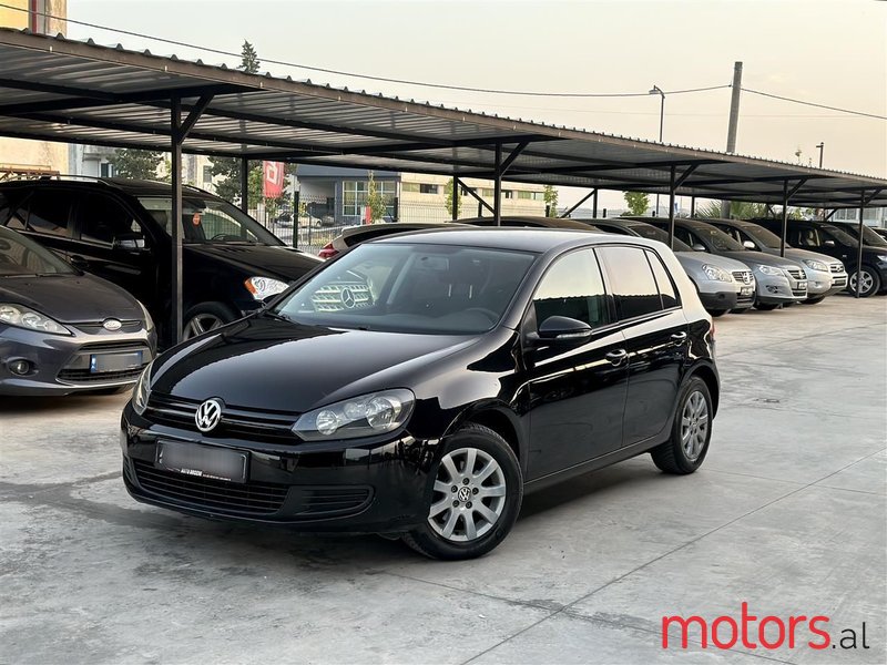 2011' Volkswagen Golf photo #1