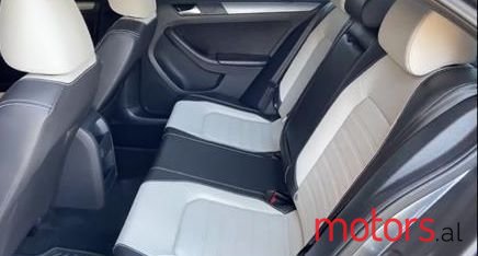 2016' Volkswagen Jetta photo #2