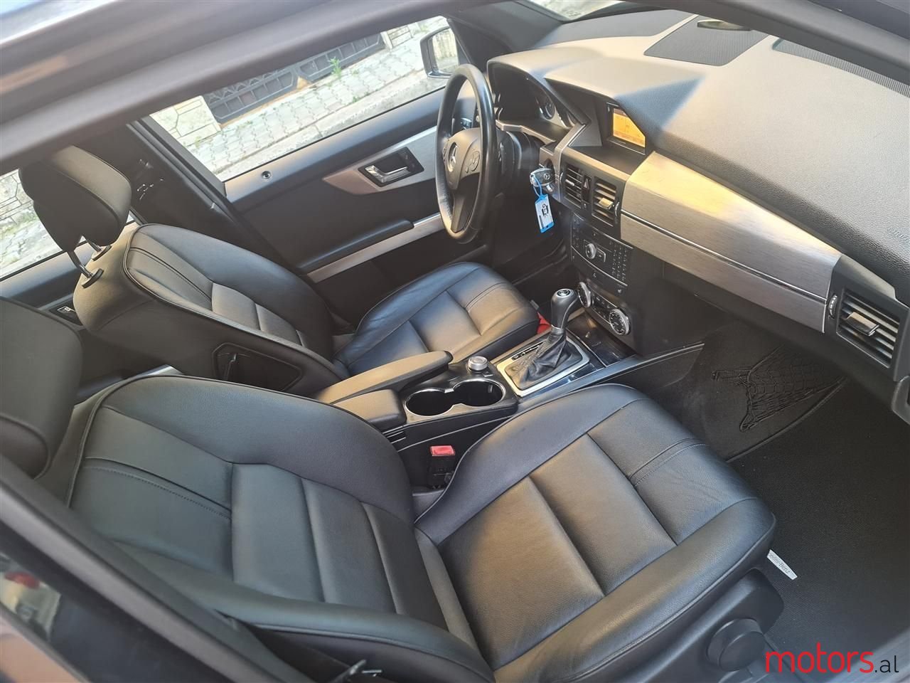 2010' Mercedes-Benz GLK 220 photo #2