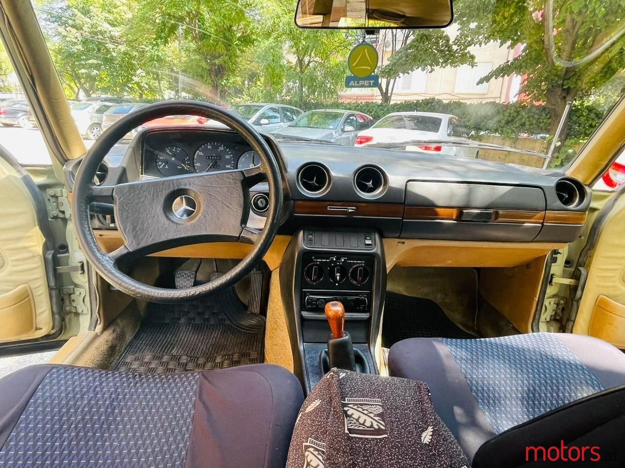 1984' Mercedes-Benz 200 photo #2