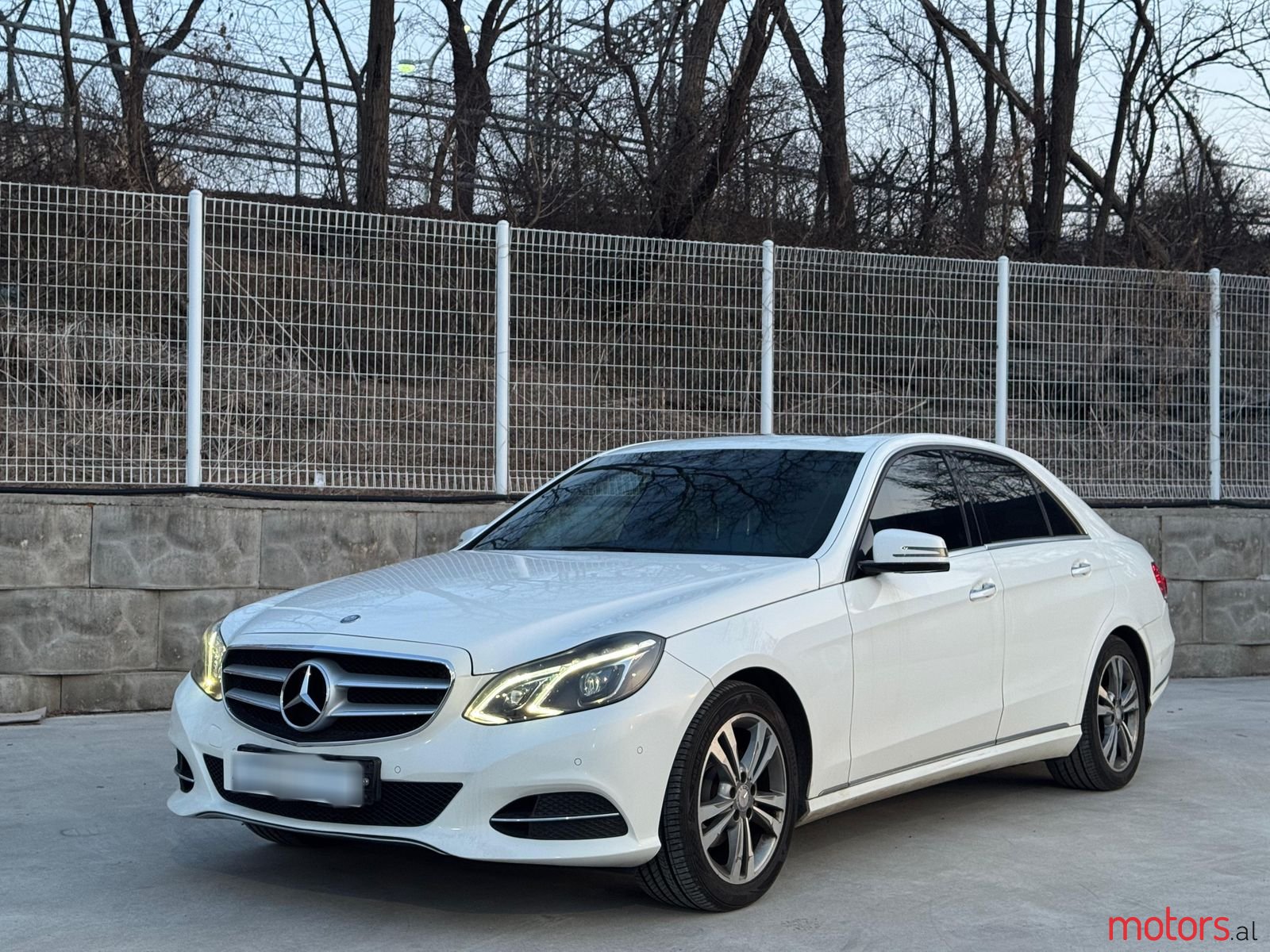 2014' Mercedes-Benz E 220 photo #1