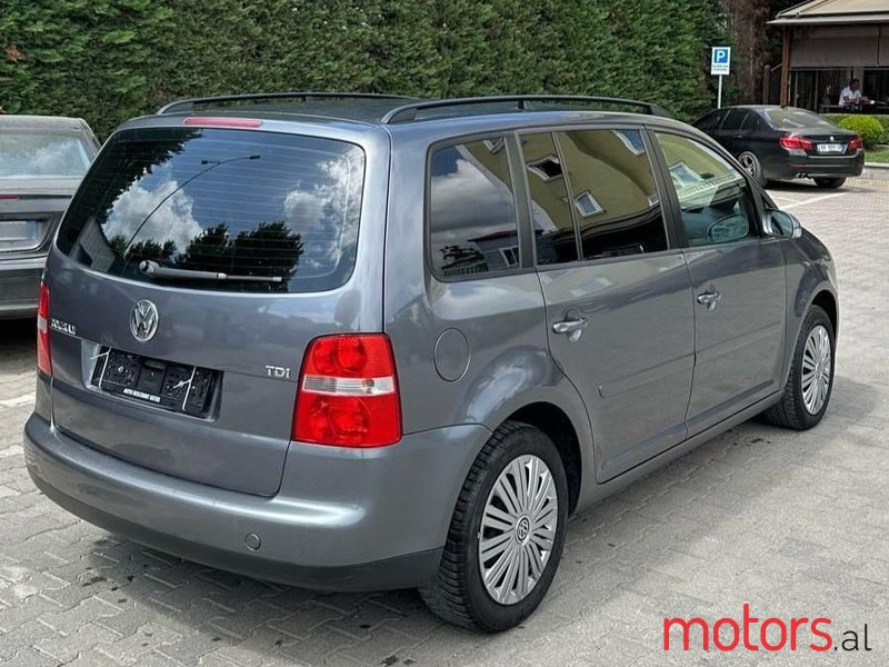 2006' Volkswagen Touran photo #6