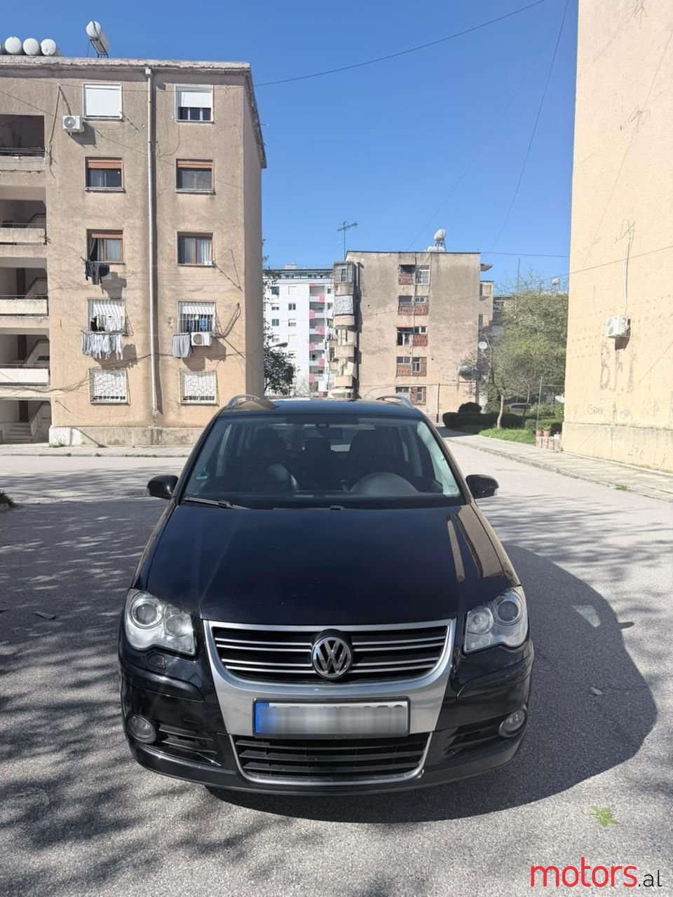 2009' Volkswagen Touran photo #1