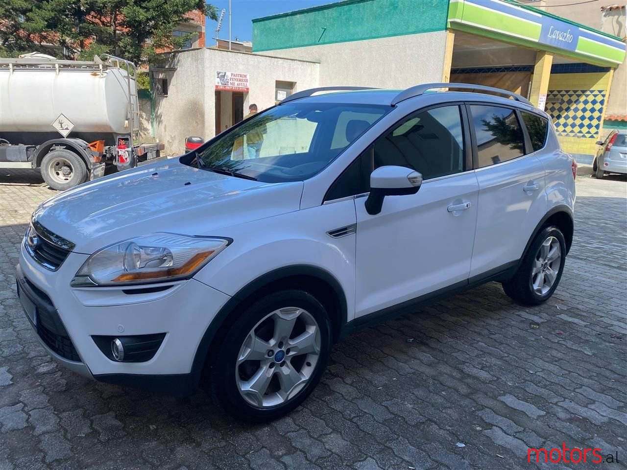 2011' Ford Kuga photo #2