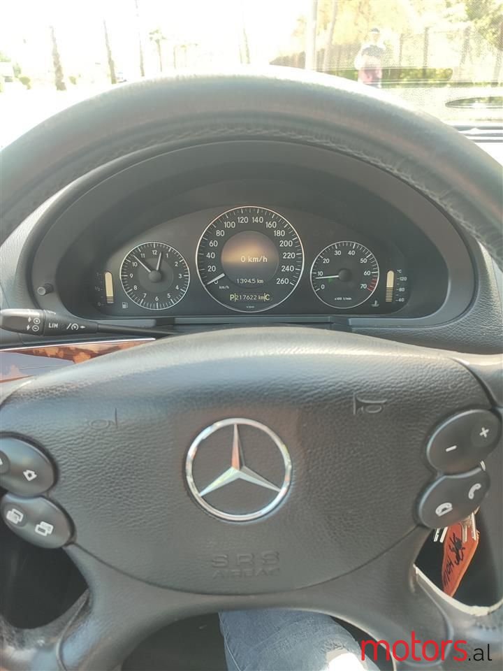 2008' Mercedes-Benz E 200 photo #3