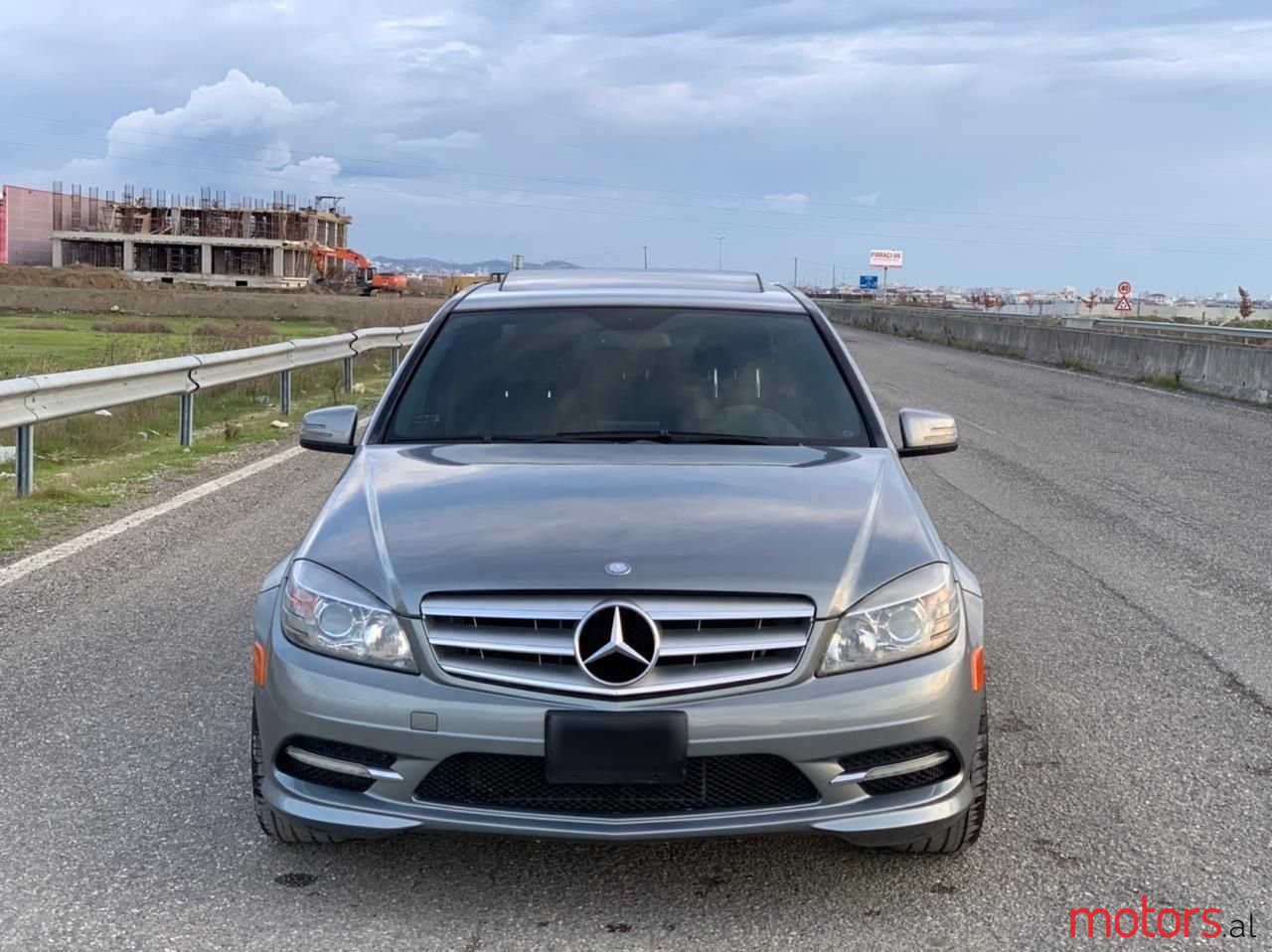 2011' Mercedes-Benz C 300 photo #2