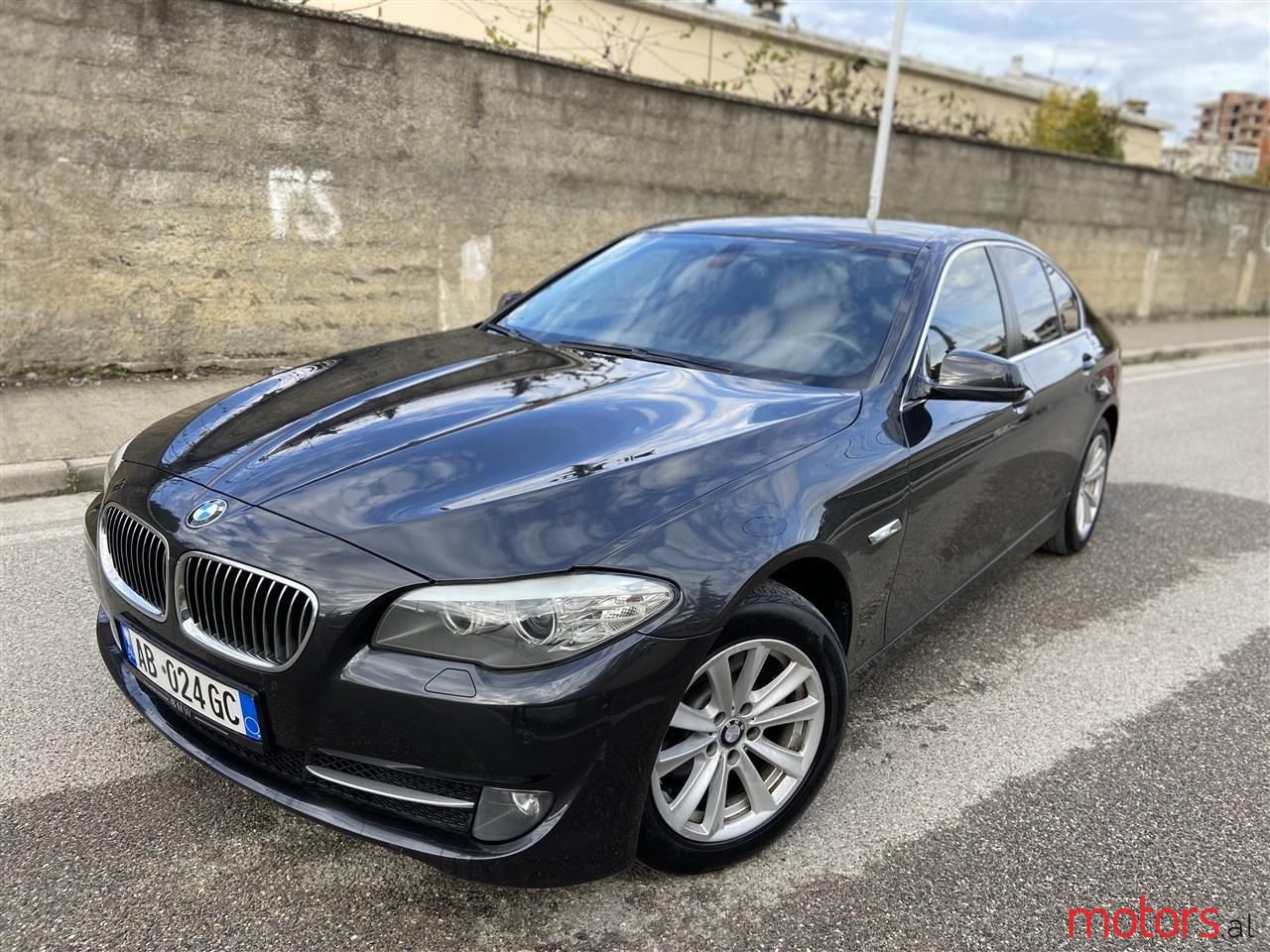 2012' BMW 520 photo #1