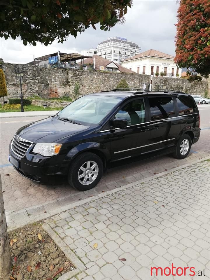 2011' Chrysler Grand Voyager photo #4