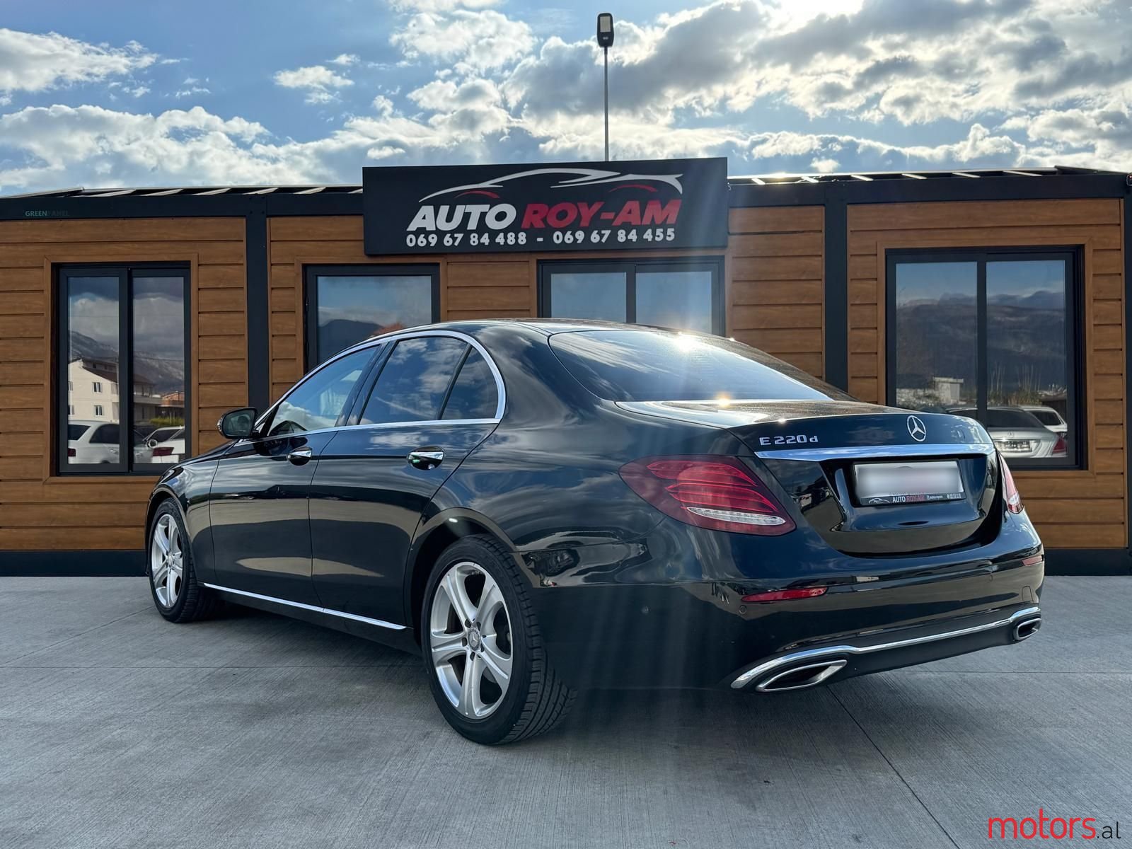 2017' Mercedes-Benz E 220 photo #3