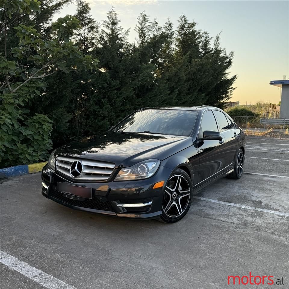2012' Mercedes-Benz C 300 photo #3