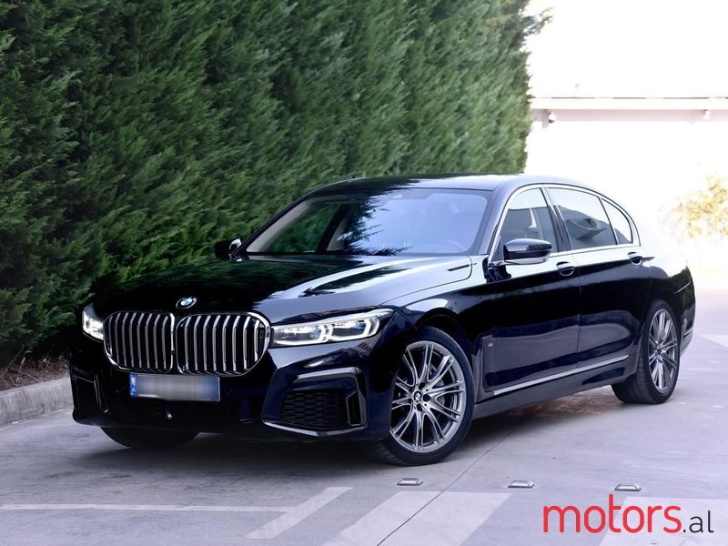 2017' BMW 750 photo #1