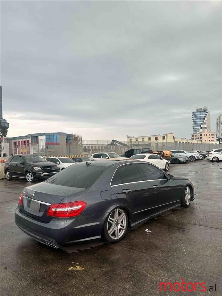 2010' Mercedes-Benz E 55 AMG photo #2