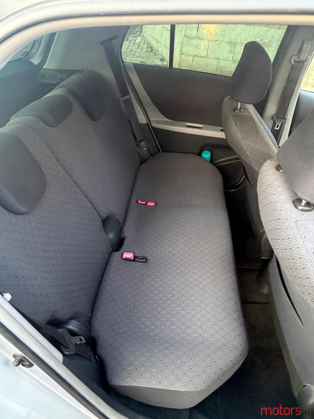 2009' Toyota Yaris photo #2