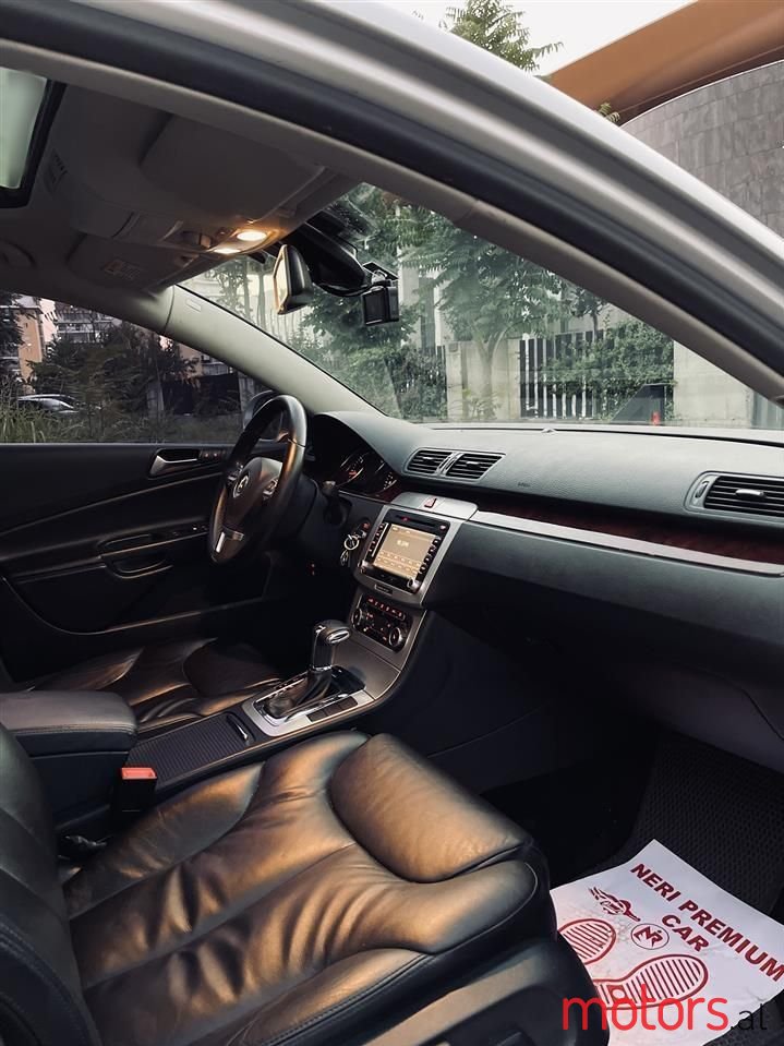 2010' Volkswagen Passat photo #3