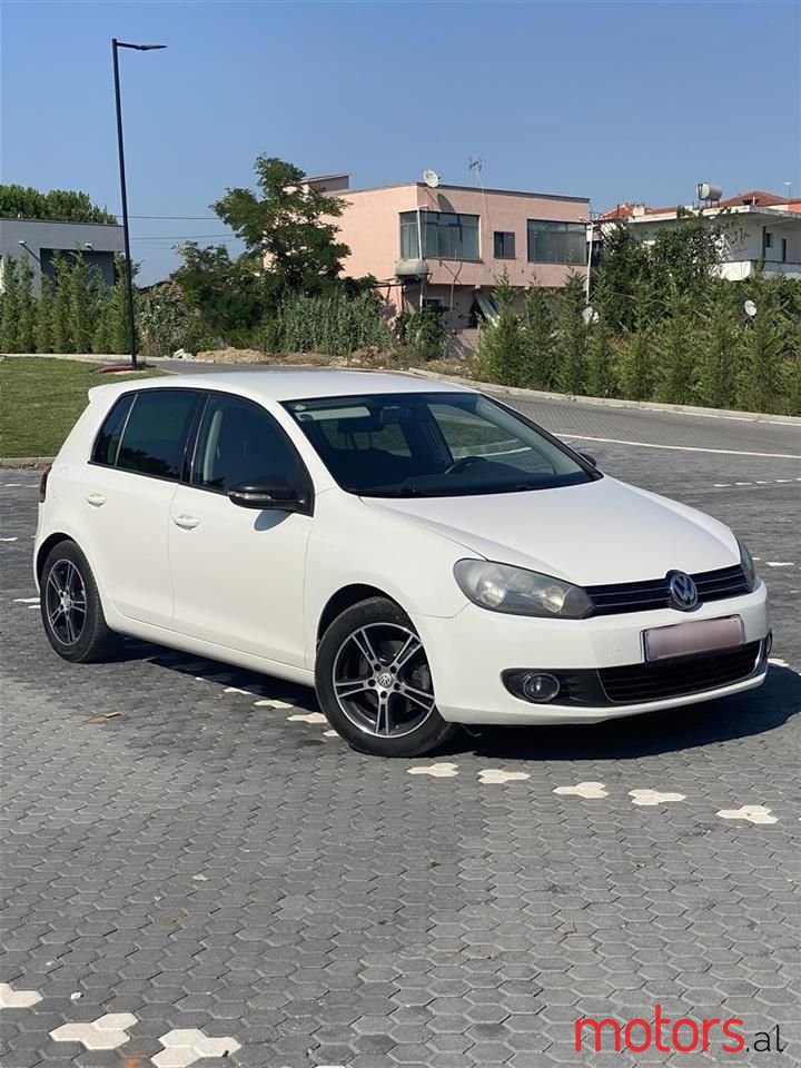 2009' Volkswagen Golf photo #3