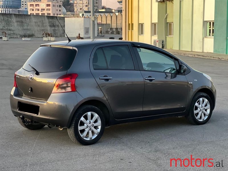 2009' Toyota Yaris photo #3