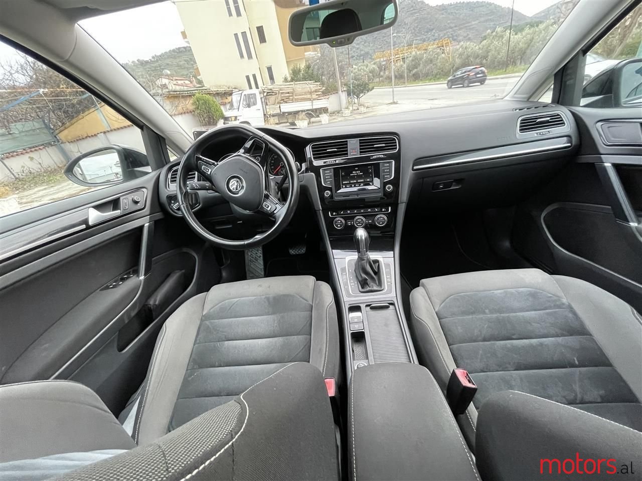 2016' Volkswagen Golf photo #3