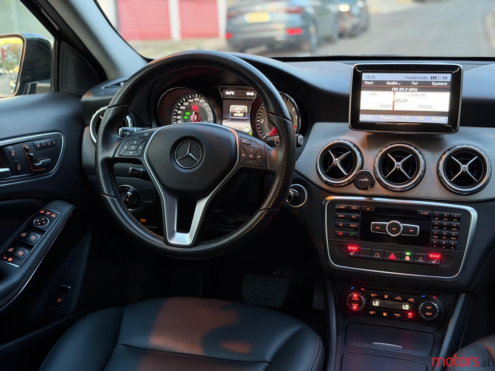 2015' Mercedes-Benz GLA 200 photo #4