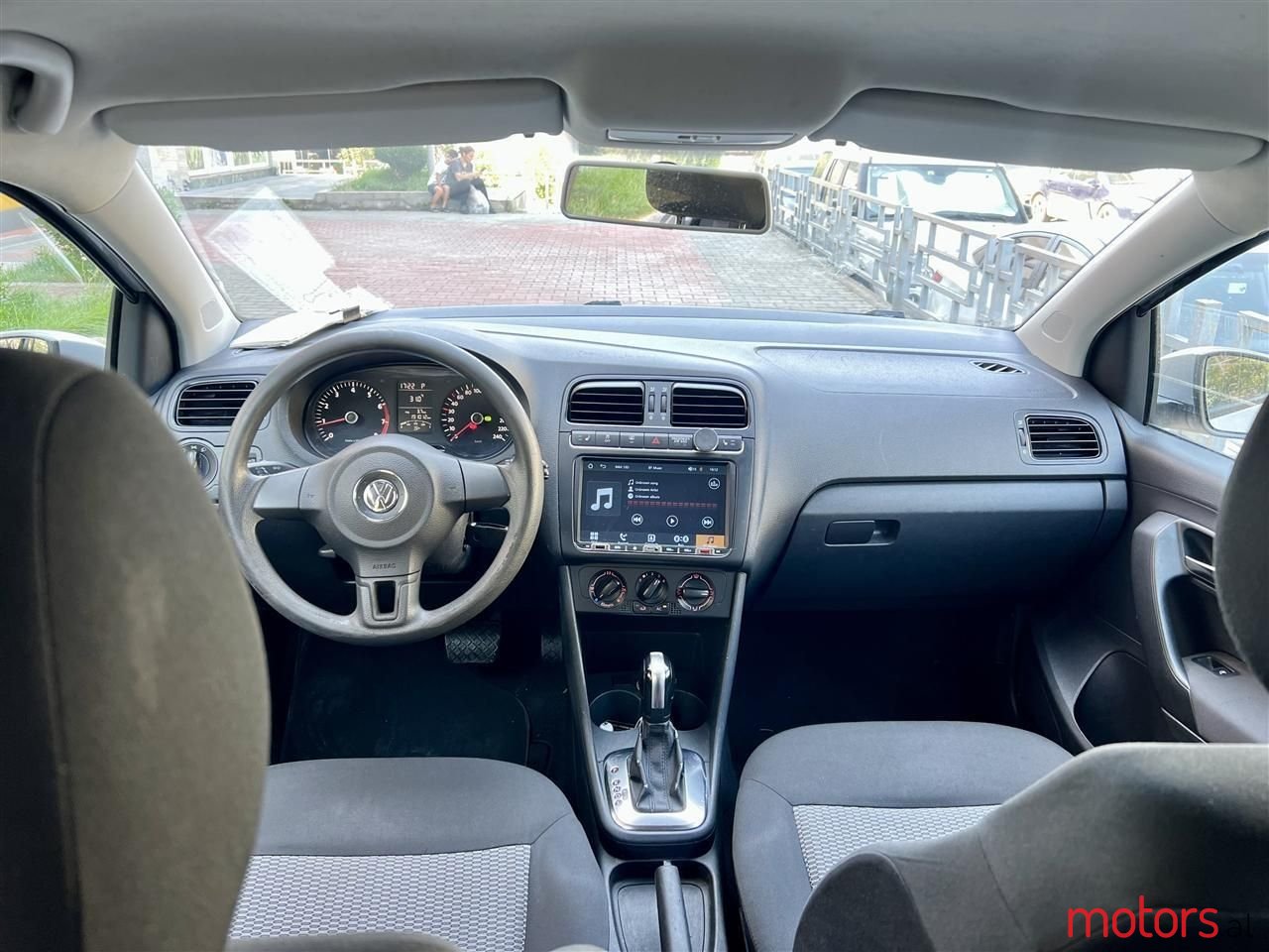 2011' Volkswagen Polo photo #6