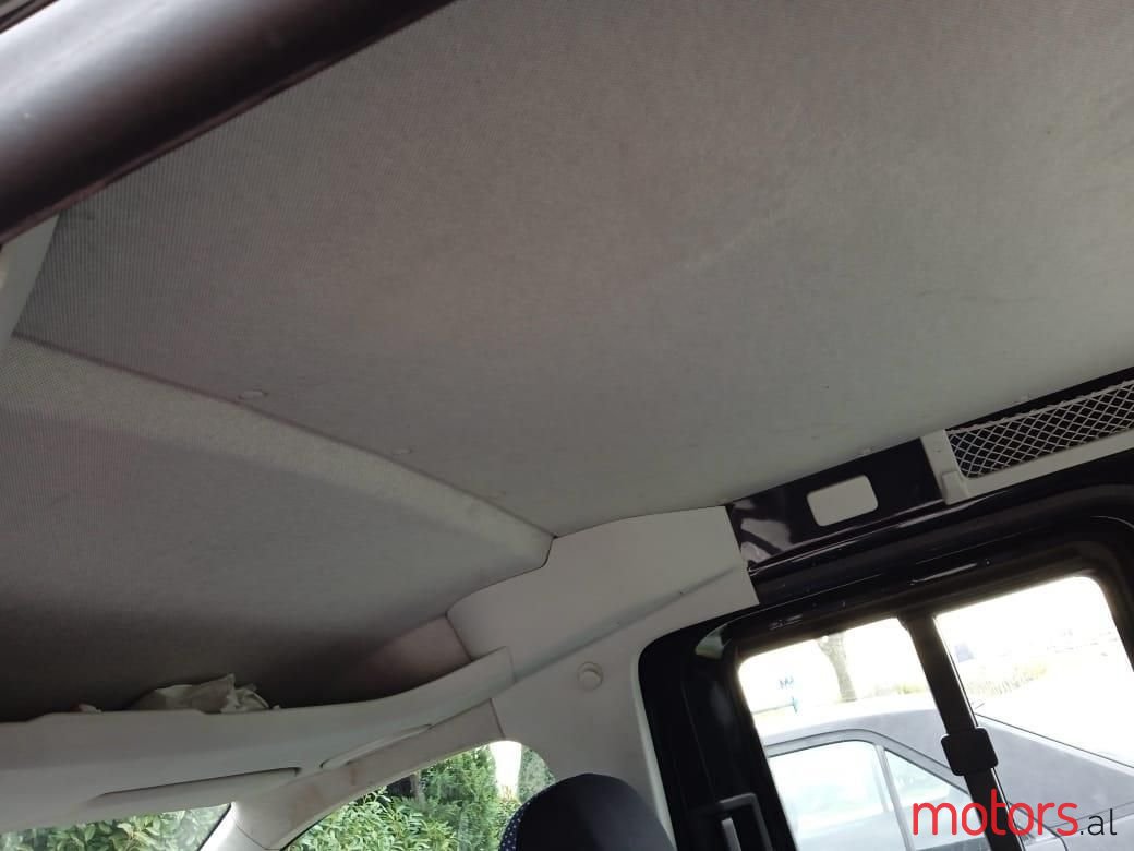 2005' Volkswagen Caddy photo #4