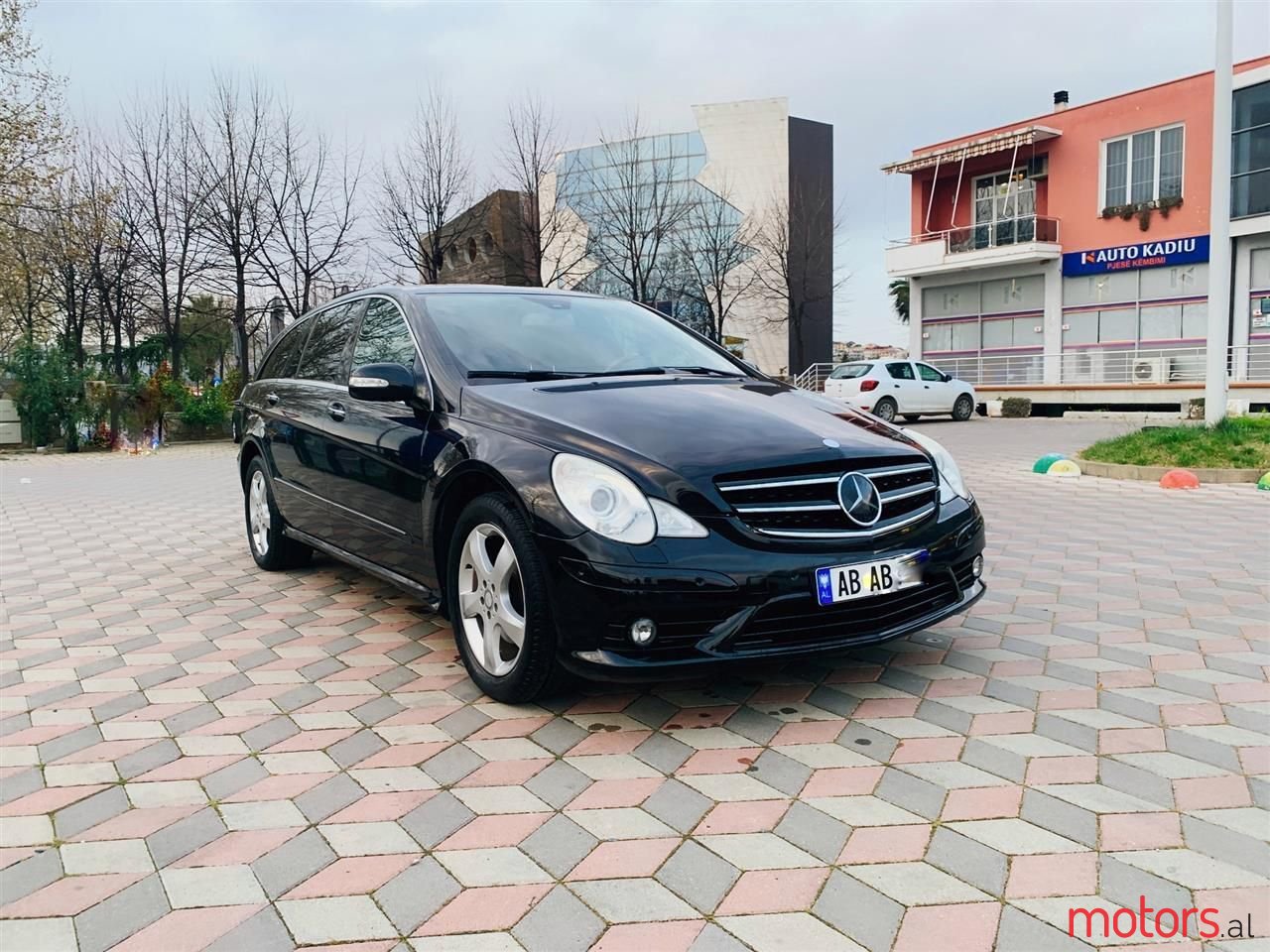 2008' Mercedes-Benz R 350 photo #3