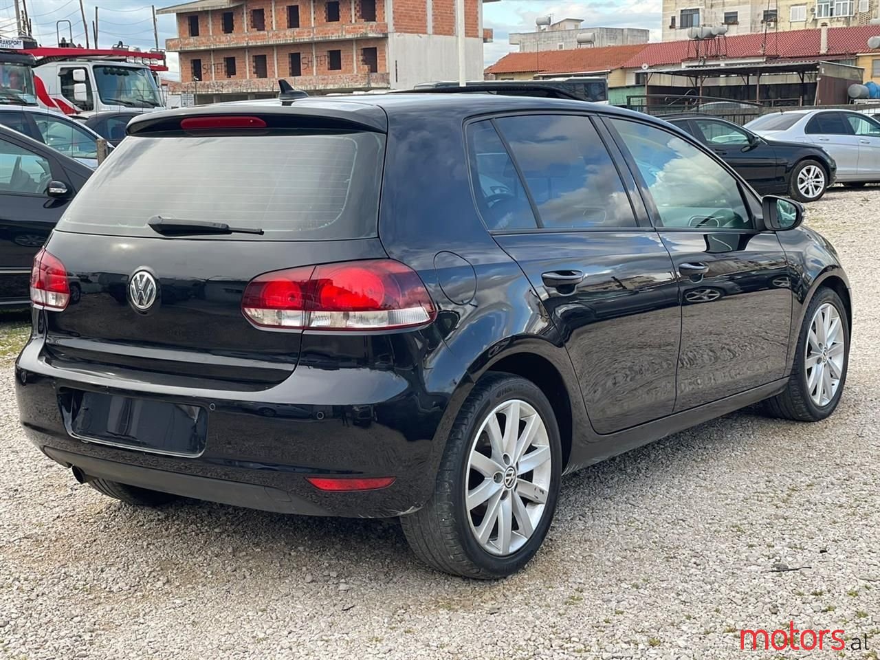 2011' Volkswagen Golf photo #5