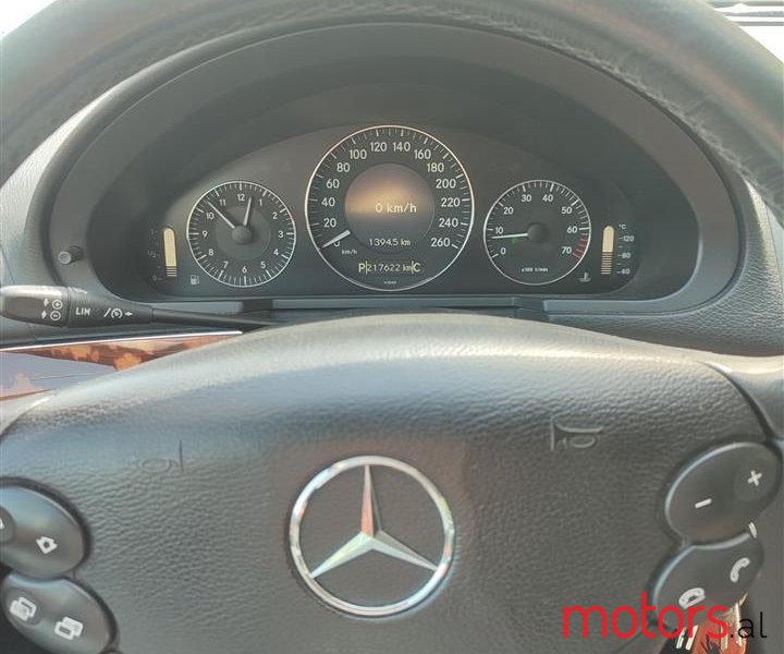 2008' Mercedes-Benz E 200 photo #3