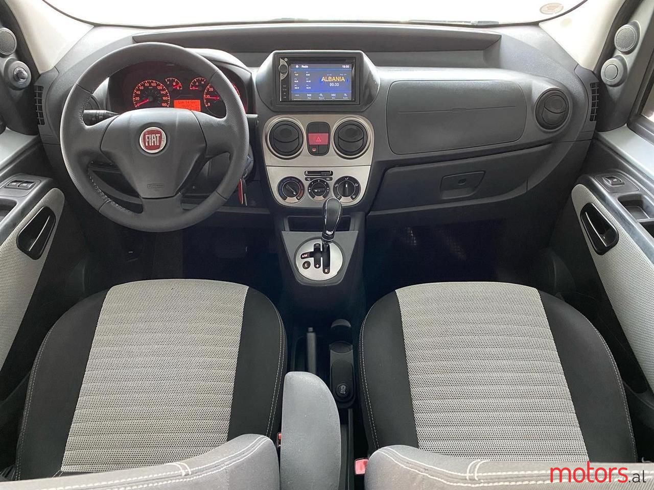 2011' Fiat QUBO photo #2