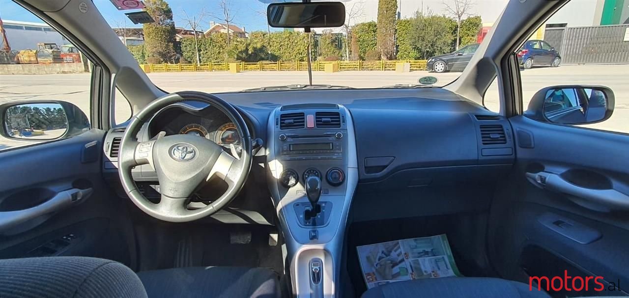 2008' Toyota Auris photo #5