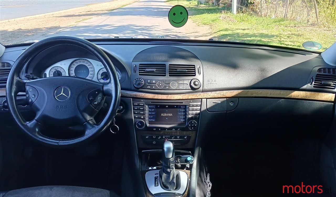 2006' Mercedes-Benz 300 photo #2