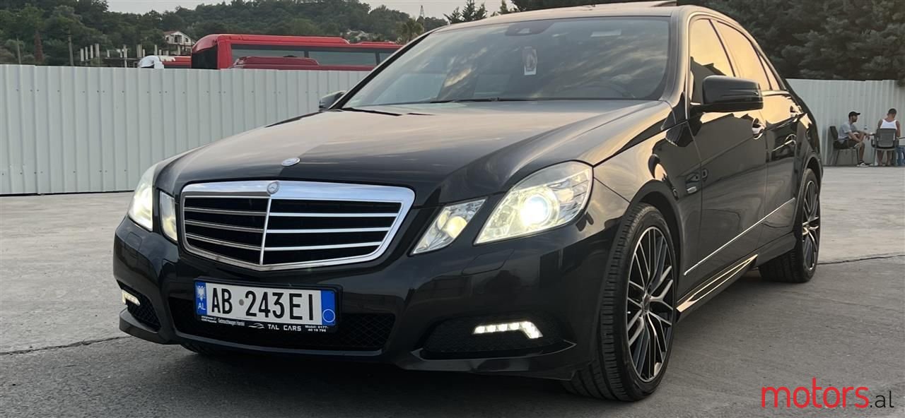 2009' Mercedes-Benz 220 photo #1