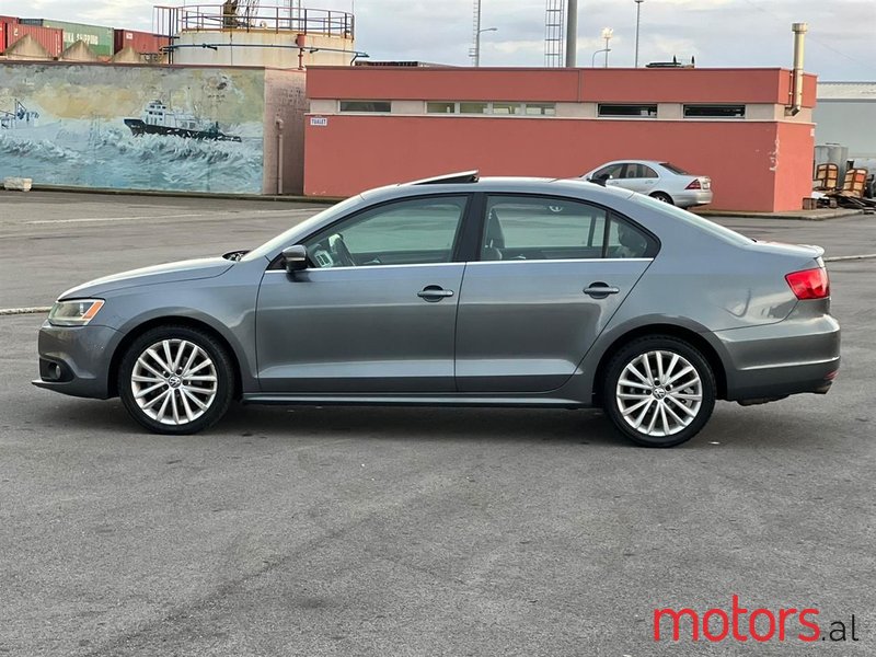 2013' Volkswagen Jetta photo #3